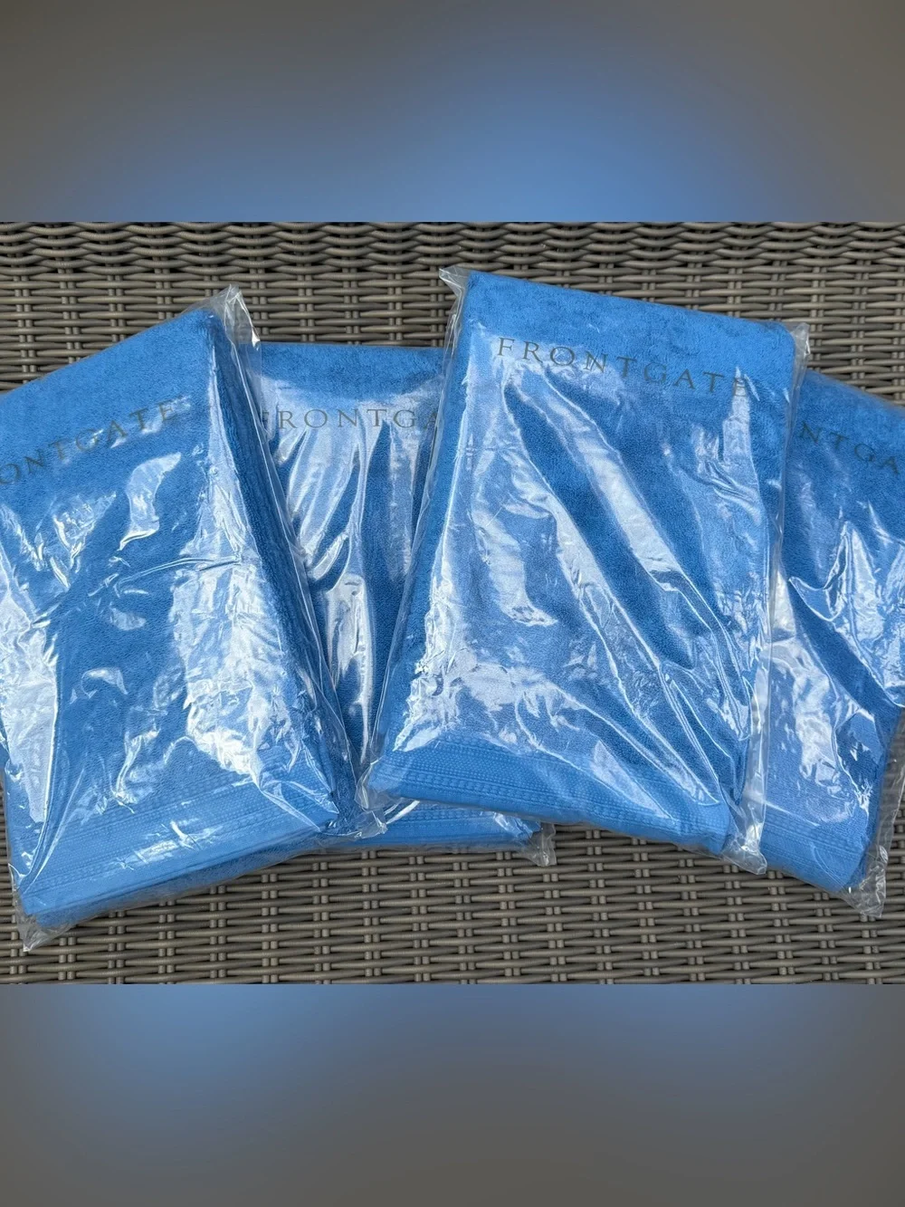 Frontgate Resort Solid Pool Towels (4) - NWT